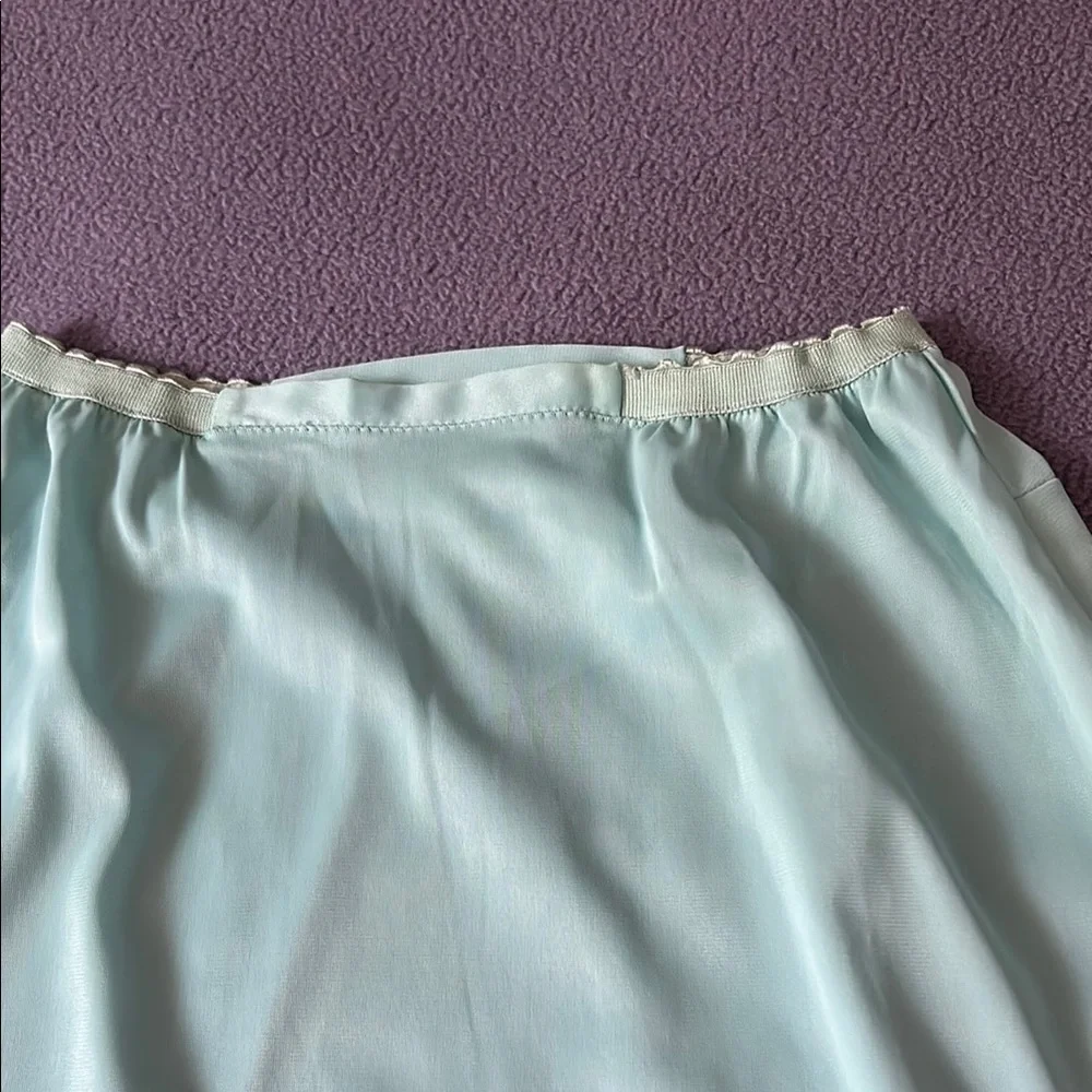 🎁Warner’s Beautiful Half Slip - Picture 3 of 5